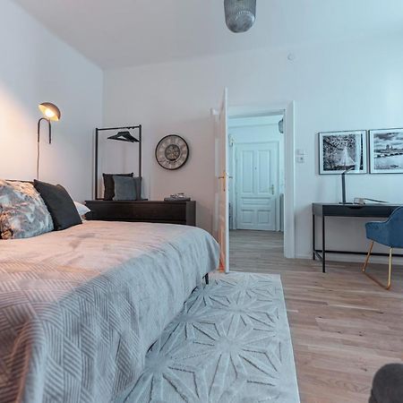 City Appartement Wagram Am Hauptbahnhof Sankt Poelten Eksteriør bilde