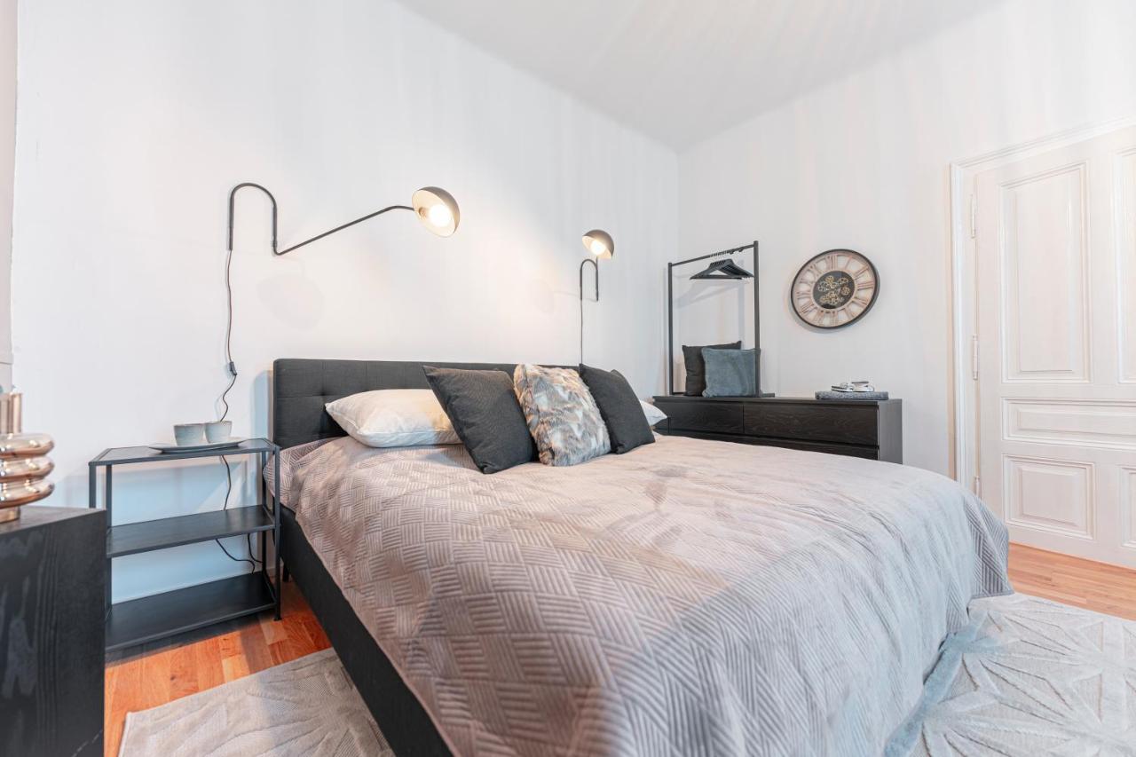 City Appartement Wagram Am Hauptbahnhof Sankt Poelten Eksteriør bilde