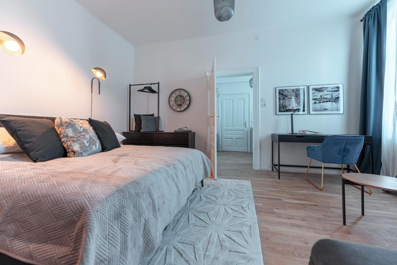 City Appartement Wagram Am Hauptbahnhof Sankt Poelten Eksteriør bilde