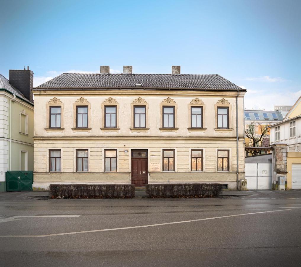 City Appartement Wagram Am Hauptbahnhof Sankt Poelten Eksteriør bilde