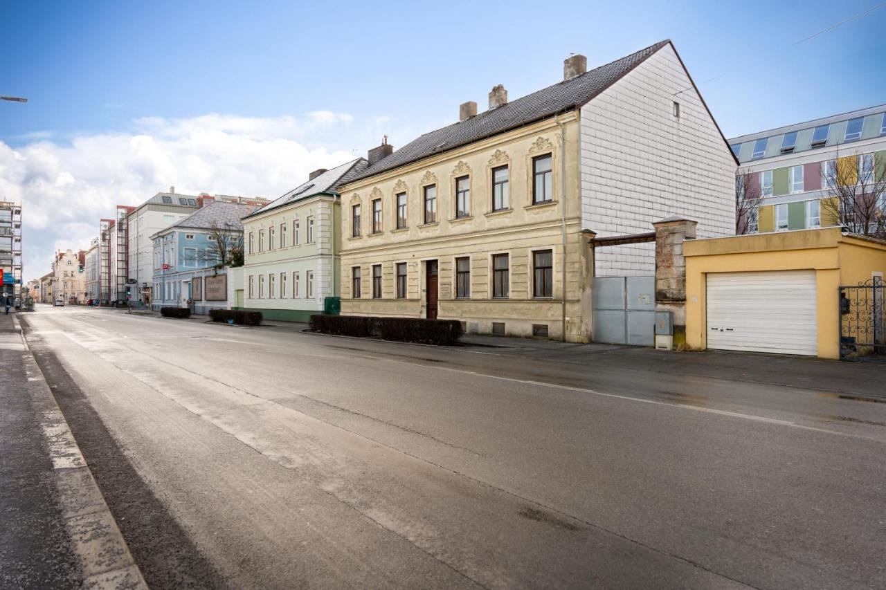 City Appartement Wagram Am Hauptbahnhof Sankt Poelten Eksteriør bilde